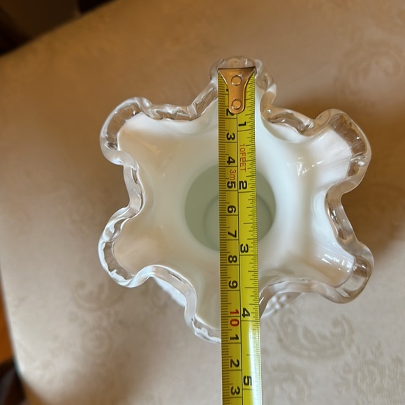 Fenton milk glass SilverCrest Spanish Lace with ruffled edge vase - Picture 9 of 11